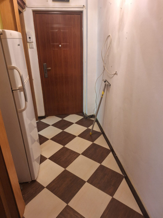 Km. 4-5, apartament 2 camere, etaj 1, liber