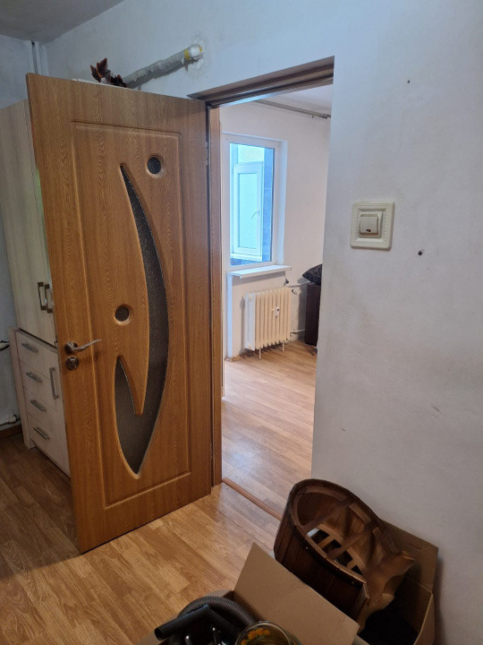 Km. 4-5, apartament 2 camere, etaj 1, liber