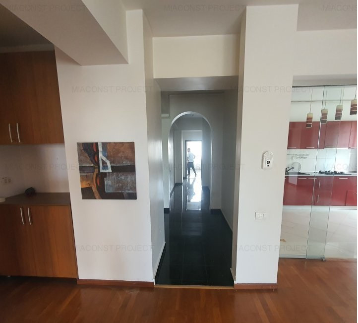 Bd. Mamaia, spatiu IDEAL BIROURI, 185 mp., 4 camere