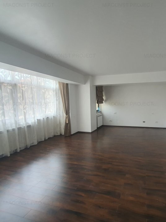 Bd. Mamaia, spatiu IDEAL BIROURI, 185 mp., 4 camere