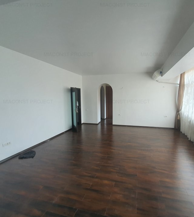 Bd. Mamaia, spatiu IDEAL BIROURI, 185 mp., 4 camere