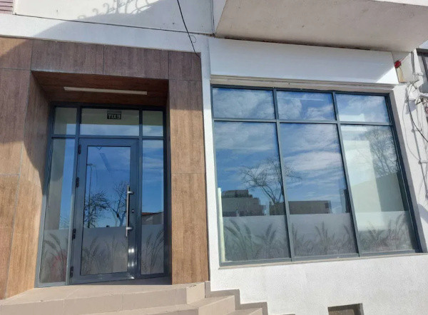 Bd. Mamaia, spatiu comercial 80 mp., acces direct din bulevard