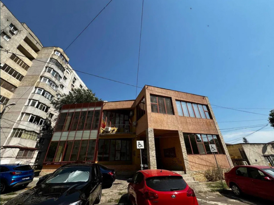 Pod Butelii, cladire comerciala, S+P+1, 672 mp.