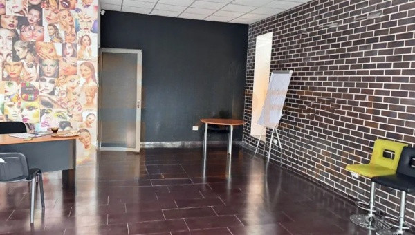 Gara, spatiu comercial din constructie, 218 mp.