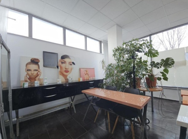 Gara, spatiu comercial din constructie, 218 mp.