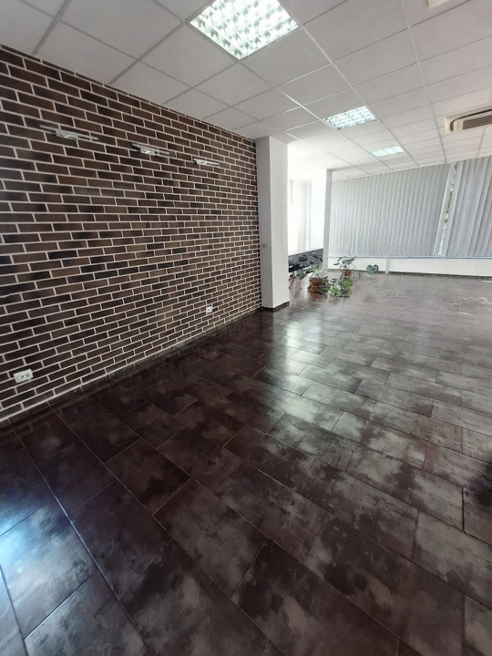 Gara, spatiu comercial din constructie, 218 mp.