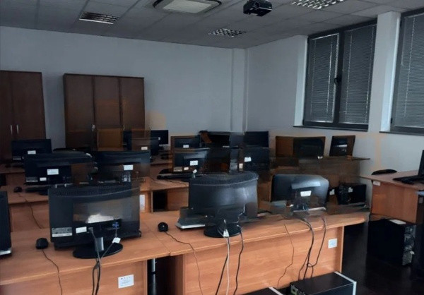 Gara, spatiu comercial din constructie, 218 mp.