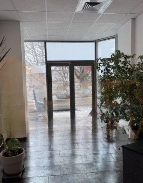 Gara, spatiu comercial din constructie, 218 mp.