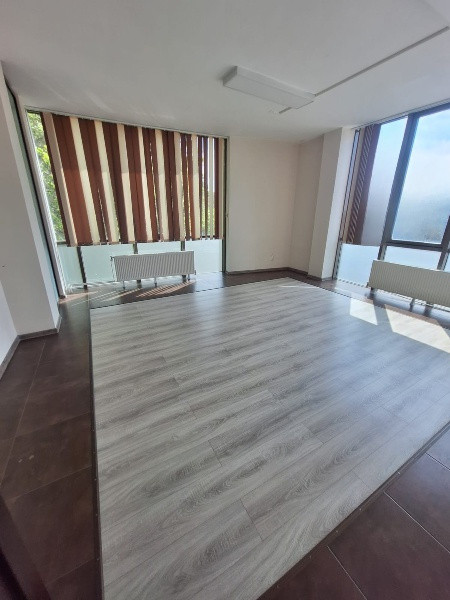 Faleza Nord , spatiu COMERCIAL/BIROURI, 240 mp., 4 locuri de parcare
