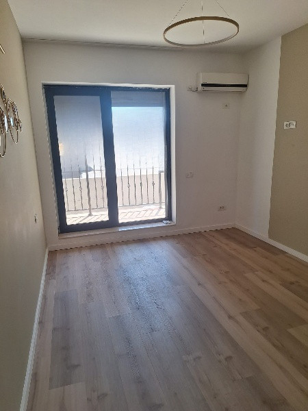 Tomis Nord, spatiu ideal BIROURI, 300 mp., curte, 2 locuri parcare