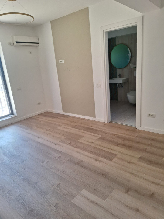 Tomis Nord, spatiu ideal BIROURI, 300 mp., curte, 2 locuri parcare