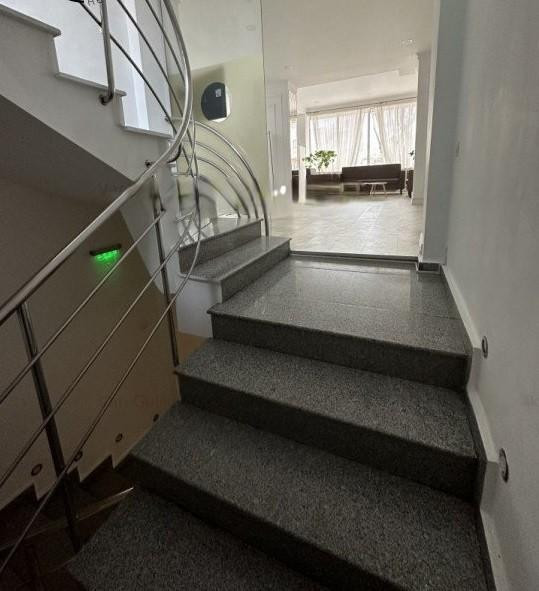 Bd. Mamaia, stradal, , spatiu 140 mp. 5 camere