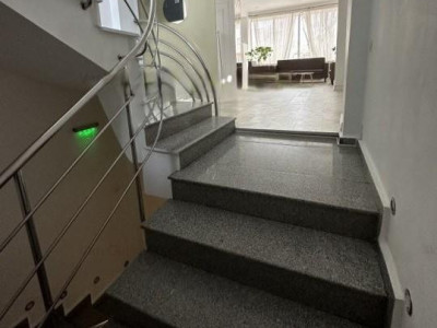 Bd. Mamaia, stradal, , spatiu 140 mp. 5 camere