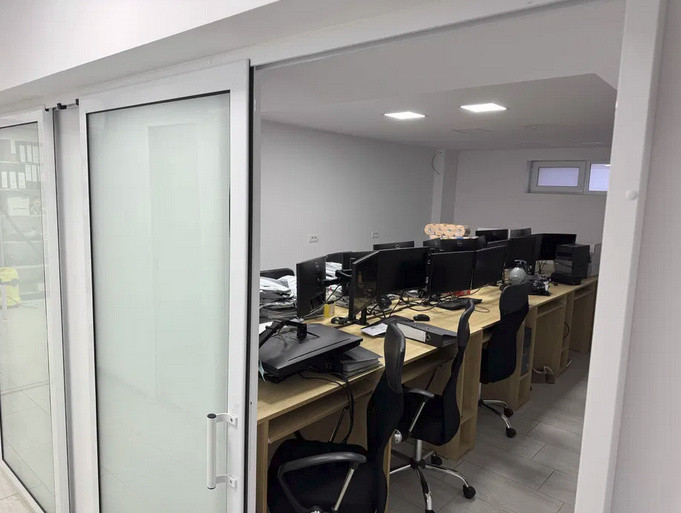 Ultracentral, spatiu comercial, IDEAL BIROURI, amenajat, mobilat