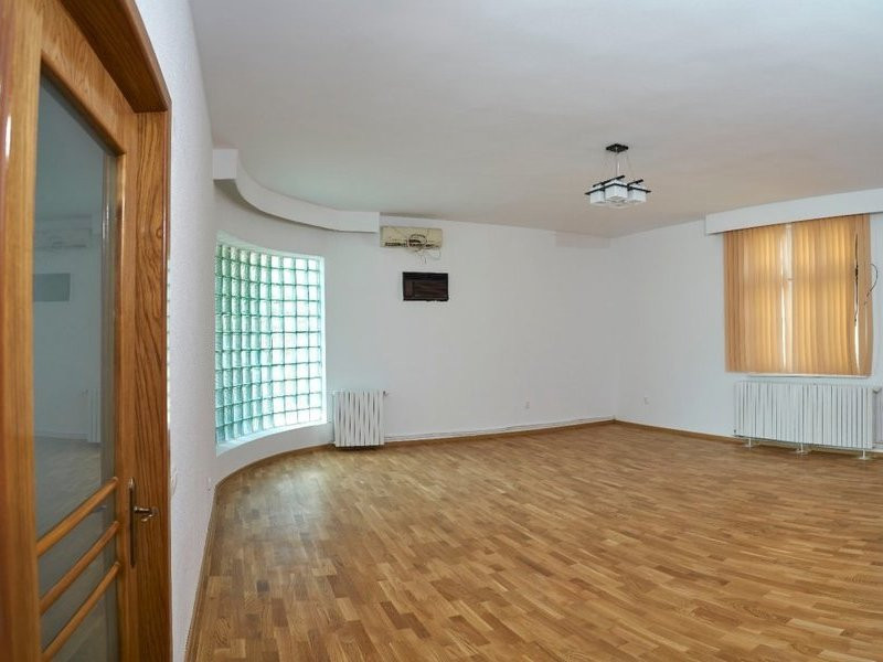 Gara, imobil UNICAT, 5 camere, IDEAL SEDIU/BIROURI