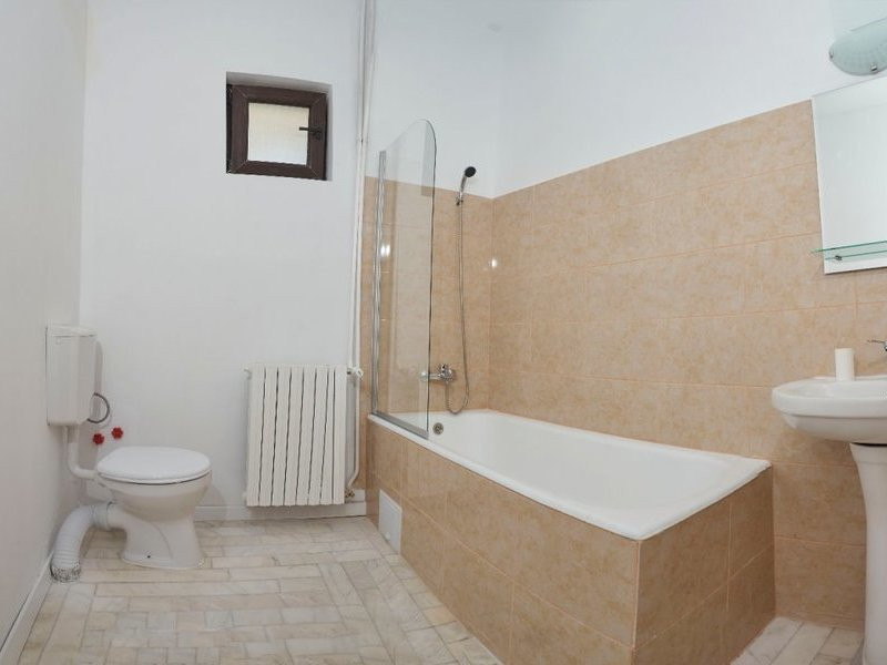 Gara, imobil UNICAT, 5 camere, IDEAL SEDIU/BIROURI