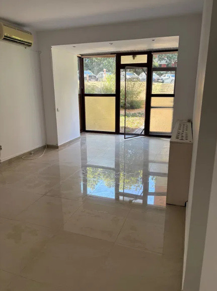 Brotacei, spatiu comercial, 3 intrari, 50 mp.