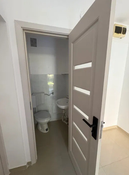 Brotacei, spatiu comercial, 3 intrari, 50 mp.