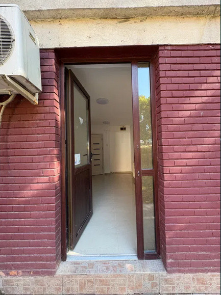 Brotacei, spatiu comercial, 3 intrari, 50 mp.