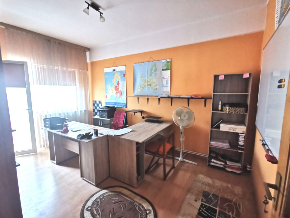 Ultracentral, etaj de vila, 3 camere, PRETABIL BIROURI