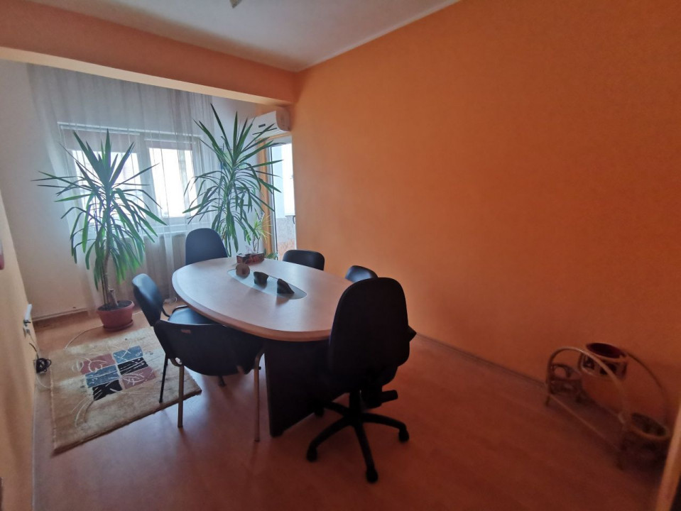 Ultracentral, etaj de vila, 3 camere, PRETABIL BIROURI