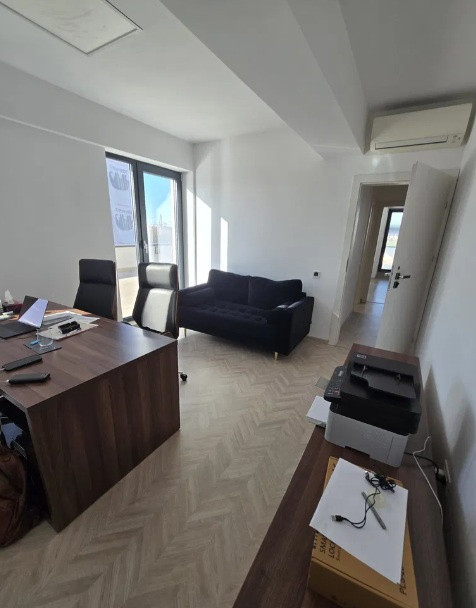 Tomis Nord, spatiu BIROURI, 225 mp., 2 locuri parcare proprii