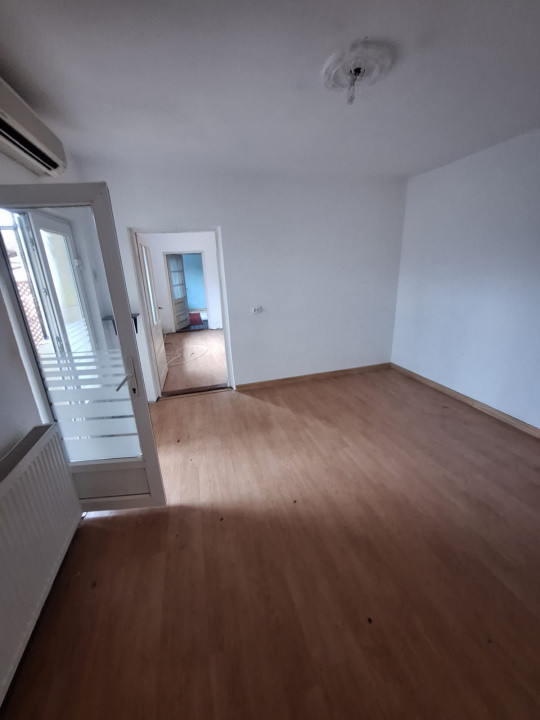 Km. 5 - Viile Noi, casa 4 camere, libera, pe colt