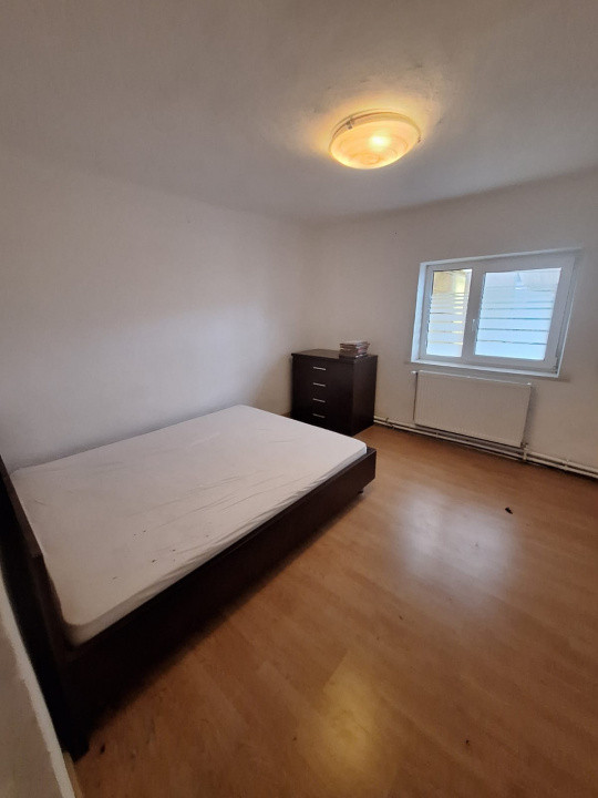 Km. 5 - Viile Noi, casa 4 camere, libera, pe colt