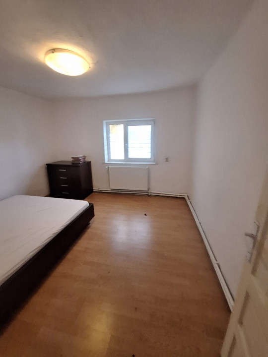 Km. 5 - Viile Noi, casa 4 camere, libera, pe colt