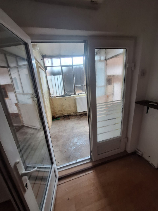 Km. 5 - Viile Noi, casa 4 camere, libera, pe colt