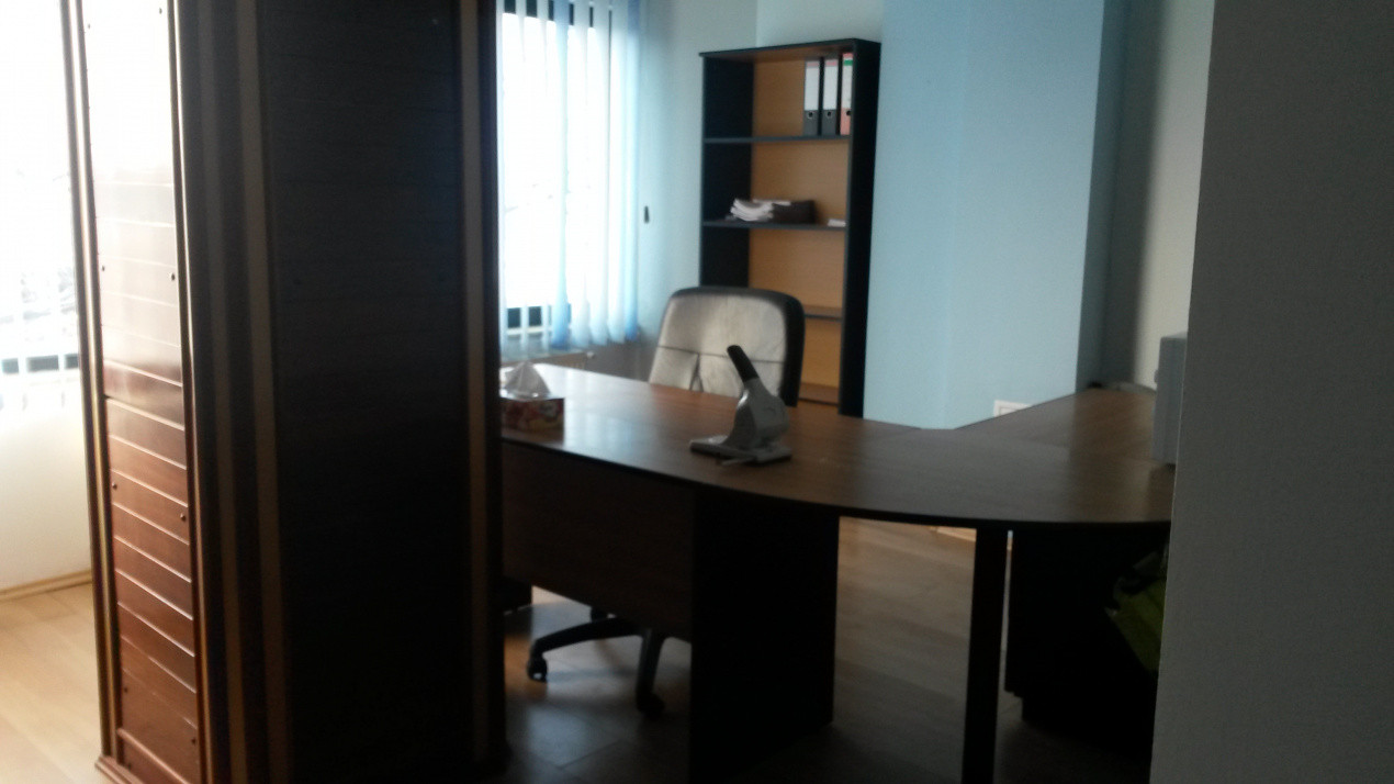 Bd. Mamaia, spatiu 40 mp., cladire de birouri