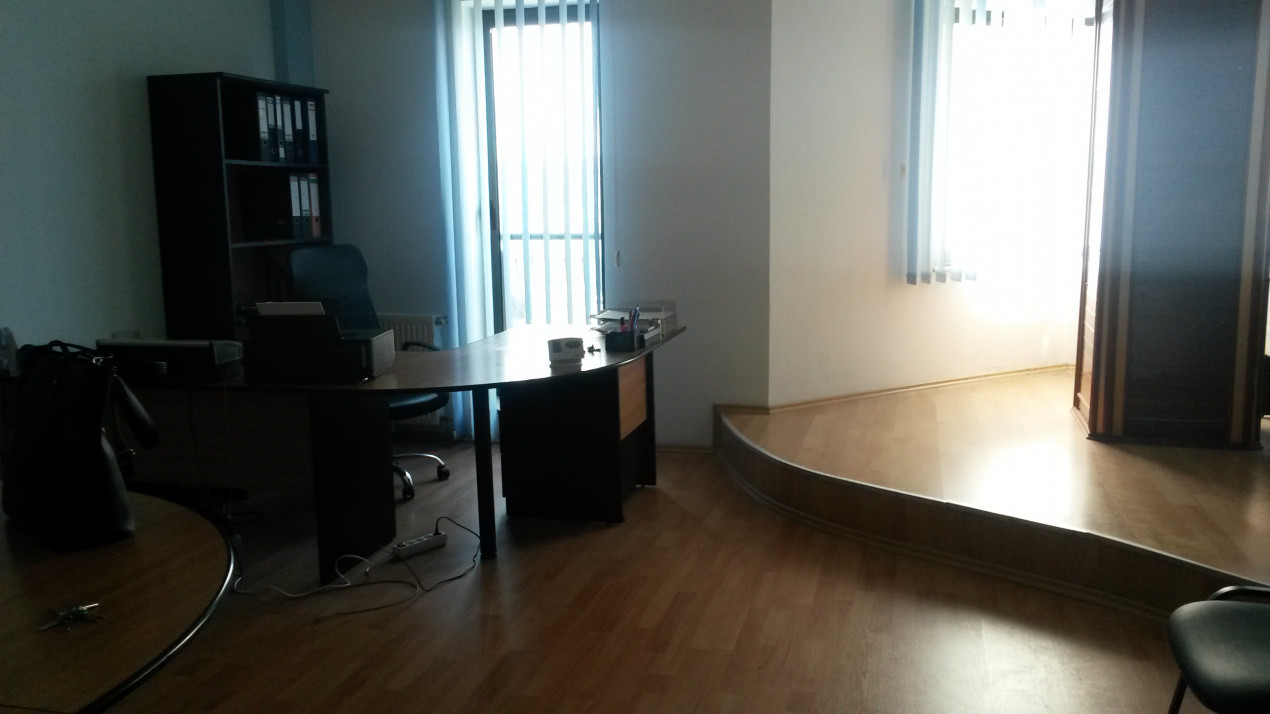 Bd. Mamaia, spatiu 40 mp., cladire de birouri