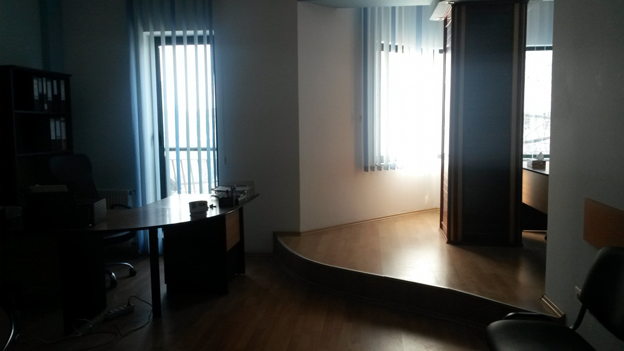 Bd. Mamaia, spatiu 40 mp., cladire de birouri