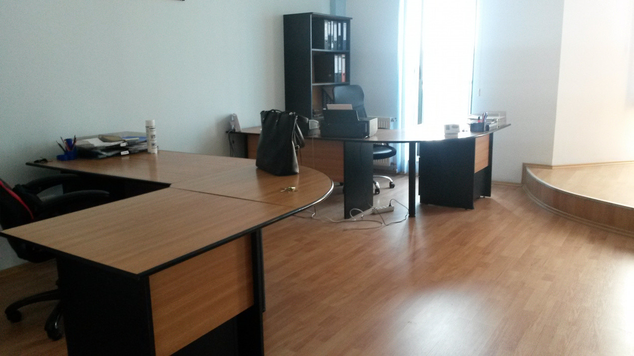 Bd. Mamaia, spatiu 40 mp., cladire de birouri