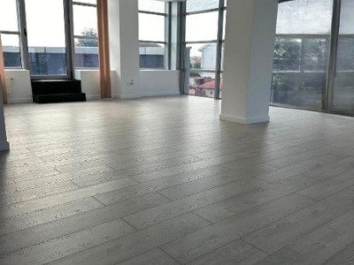 Bd. Mamaia, spatiu birouri, 113 mp., renovat, PARTIAL UTILITATI INCLUSE