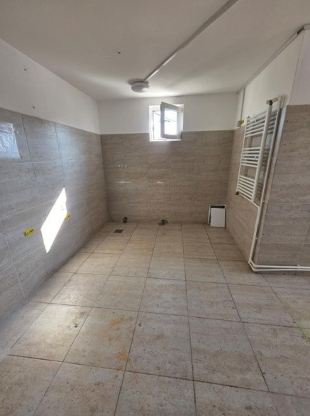 INEL II , spatiu comercial  280 mp., ideal SHOWROOM/PRODUCTIE, curte 1.000 mp.
