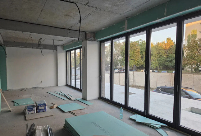 Campus, spatiu comercial 335 mp., 3 cai de acces