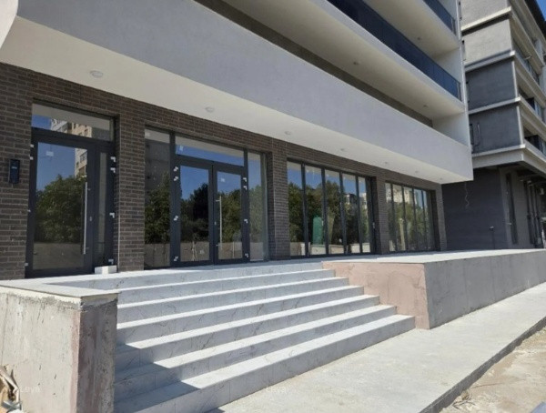 Campus, spatiu comercial 335 mp., 3 cai de acces.