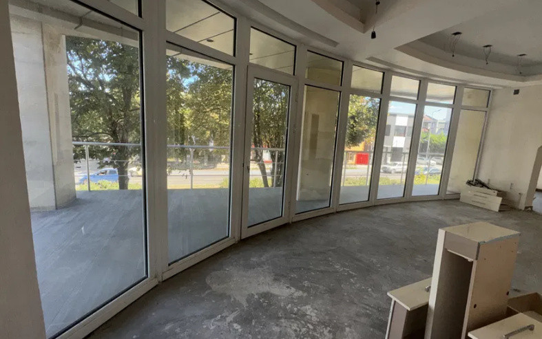 Bd. Mamaia, spatiu in cladire nerezidentiala, etaj 1, 100 mp.