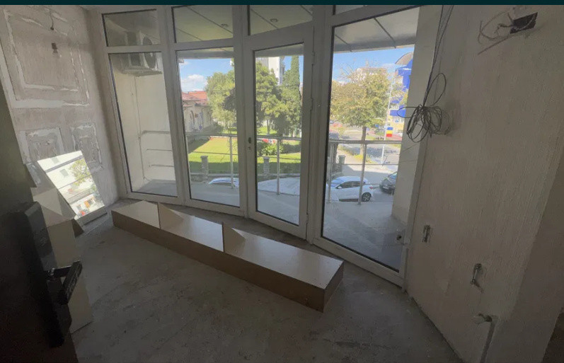 Bd. Mamaia, spatiu in cladire nerezidentiala, etaj 1, 100 mp.