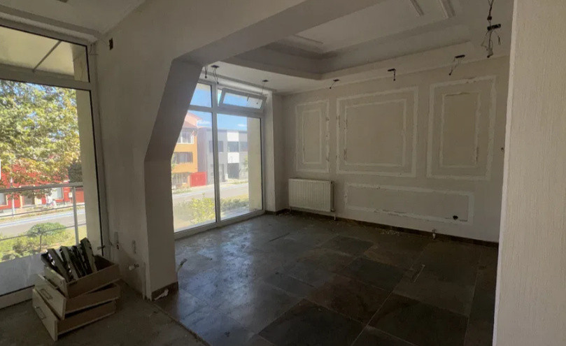 Bd. Mamaia, spatiu in cladire nerezidentiala, etaj 1, 100 mp.