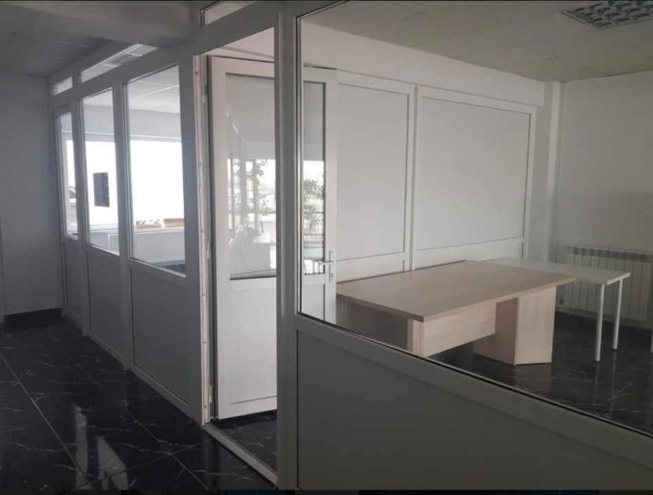 Capitol ( aproape de bd. Mamaia), spatiu BIROURI 104mp.