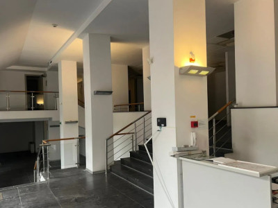 Tomis II, spatiu comercial , 602 mp.