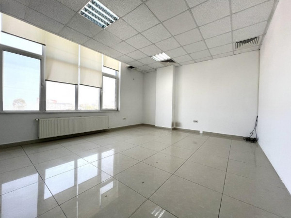 Delfinariu-bd. Mamaia, spatiu birouri, 150 mp., (ne)compartimentat