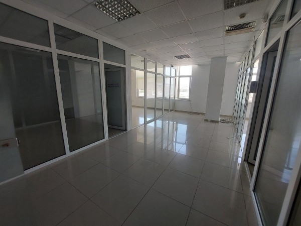 Delfinariu-bd. Mamaia, spatiu birouri, 150 mp., (ne)compartimentat