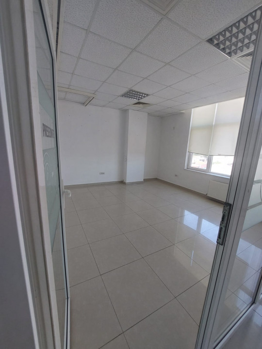 Delfinariu-bd. Mamaia, spatiu birouri, 150 mp., (ne)compartimentat
