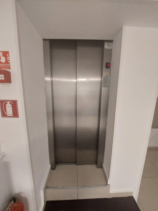 Delfinariu-bd. Mamaia, spatiu birouri, 150 mp., (ne)compartimentat