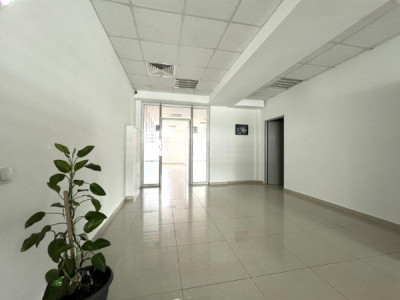 Delfinariu-bd. Mamaia, spatiu birouri, 150 mp., (ne)compartimentat.