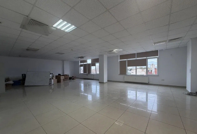 Delfinariu-bd. Mamaia, spatiu birouri, 150 mp., openspace