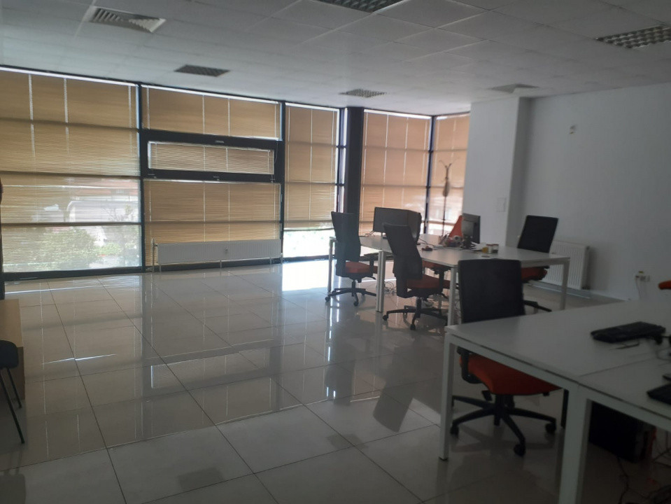 Delfinariu-bd. Mamaia, spatiu birouri, 150 mp., openspace
